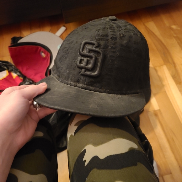 Snapback - Picture 10 of 16